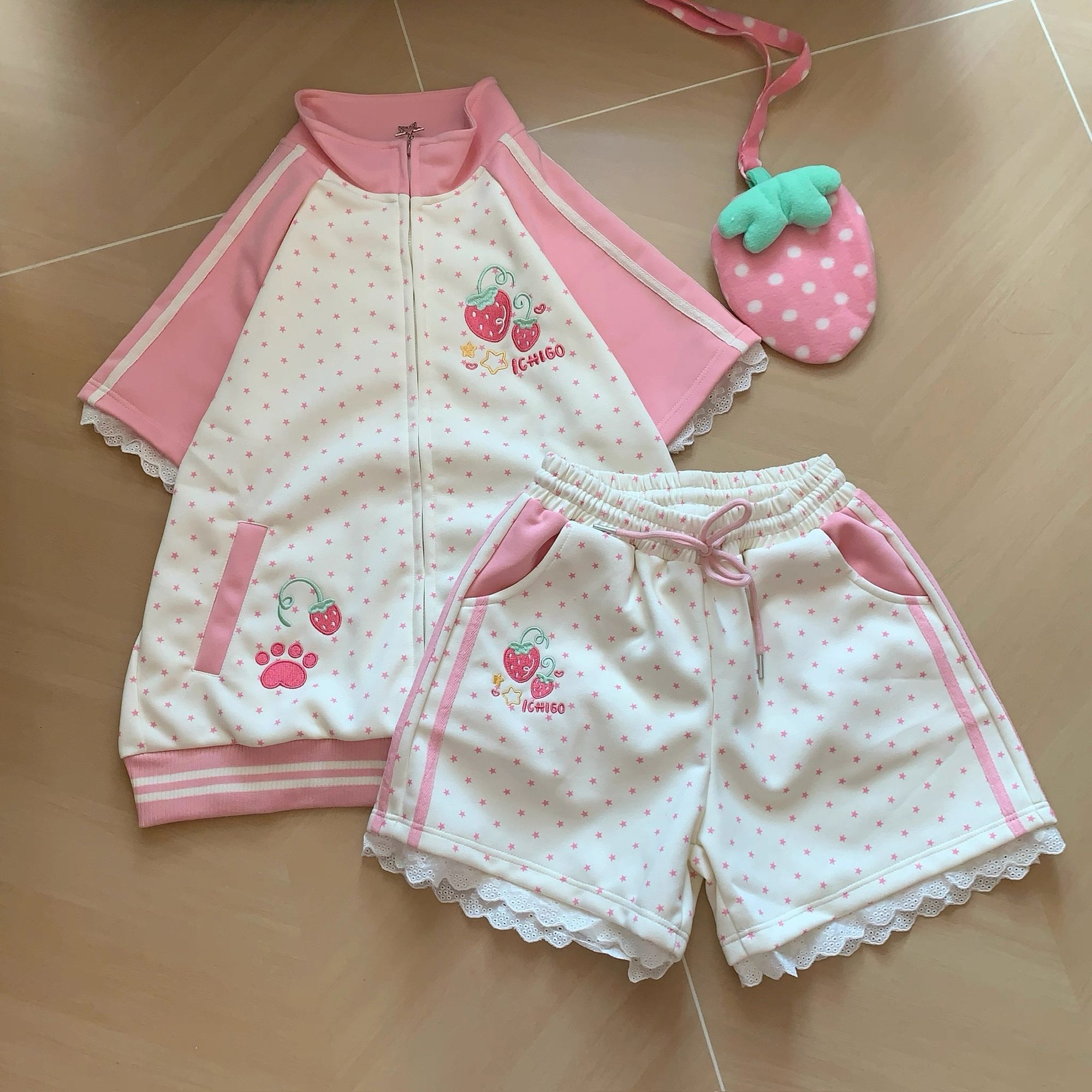 ชุดลำลองน่ารัก ลายสตรอว์เบอร์ร - Embellish Knit บทวิจารณ์และราคา