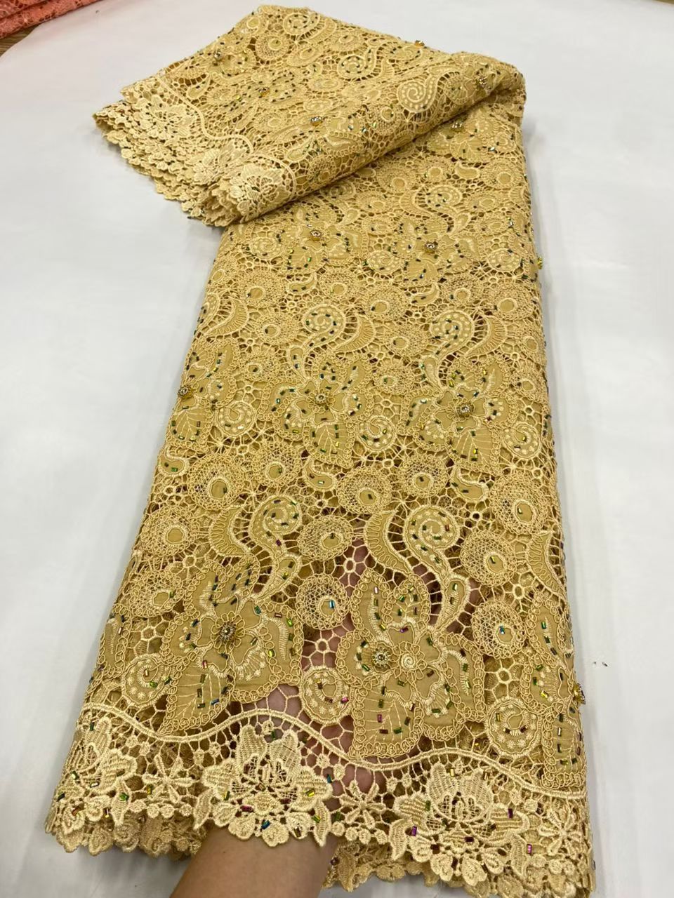 ผ้าลูกไม้กูว์ปัวร์ลายล่าสุด ผ้ - Crystal Mesh Fabric บทวิจารณ์และราคา
