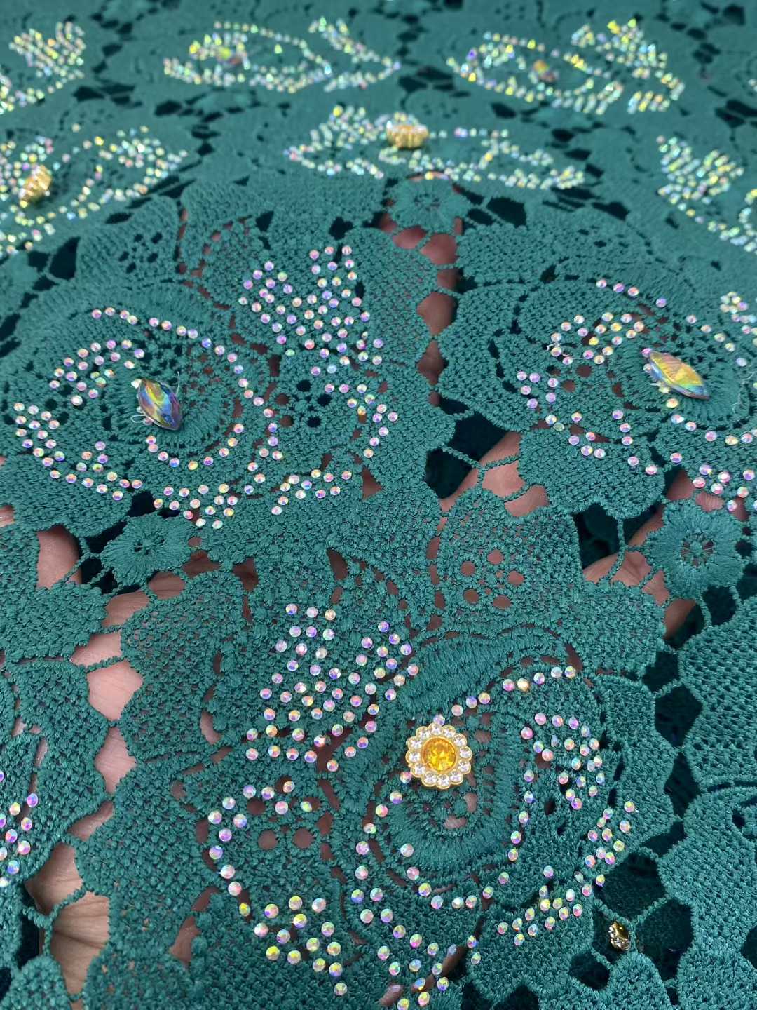 ผ้าลูกไม้กูว์ปัวร์แบบใหม่ล่าสุ - Crystal Mesh Fabric บทวิจารณ์และราคา